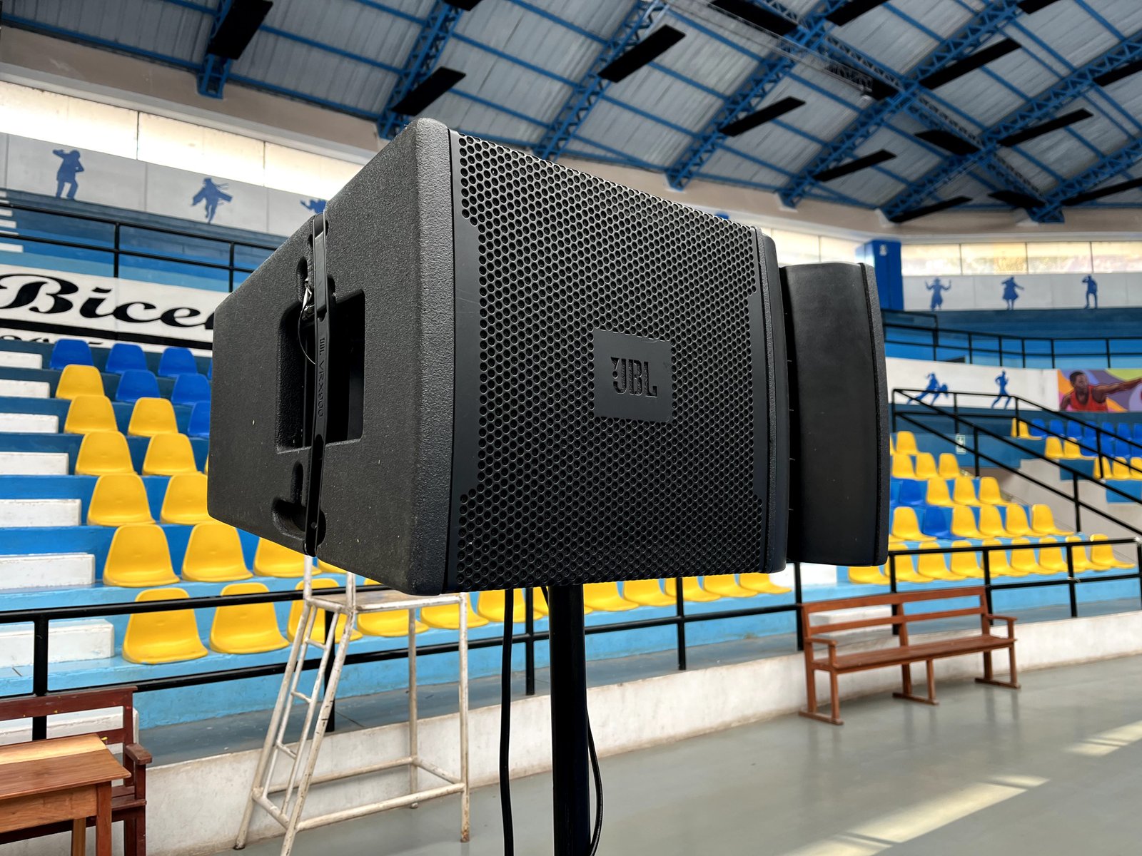 JBL VRX932LA